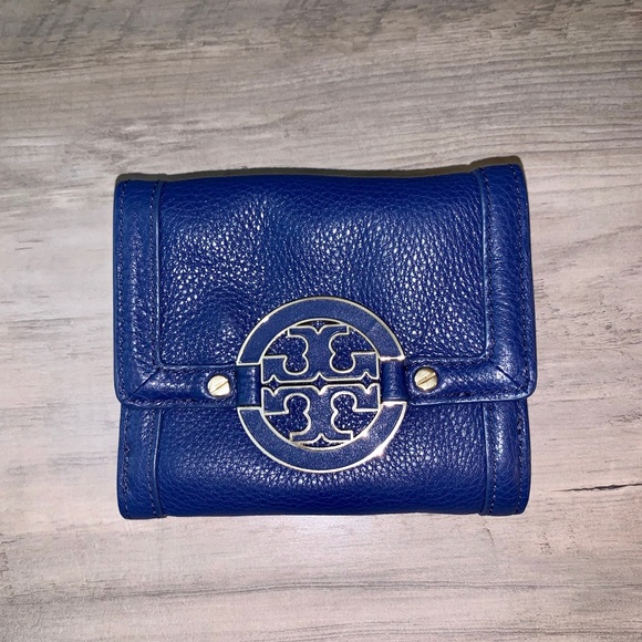 Tory Burch Handbags - Tory Burch “Amanda” Wallet